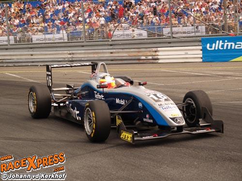 Giedo van der Garde wint!